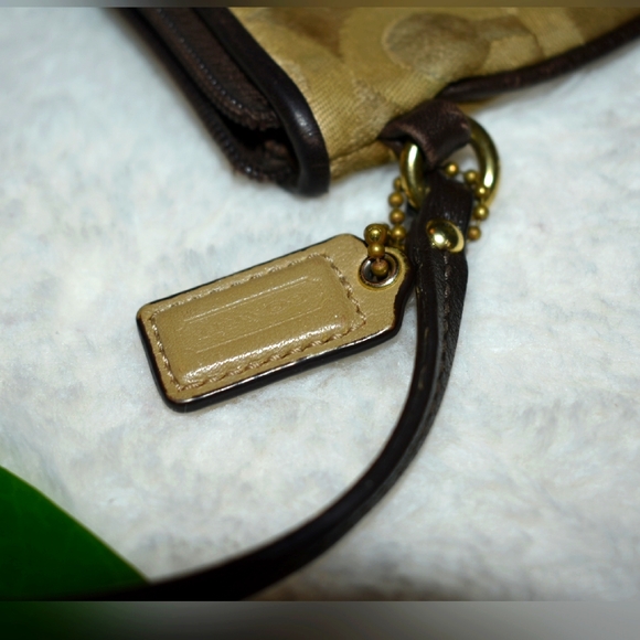 Classic Vintage  Coach Wristlet - Picture 7 of 7